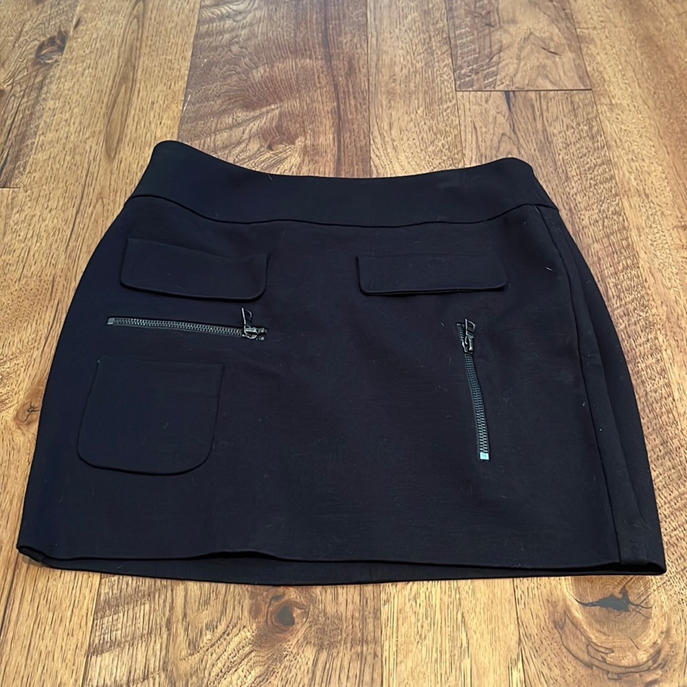 Cynthia Steffe Woman’s Black Zipper Skirt Size 2